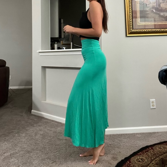 EUC Green Form Fitting Maxi Skirt - Picture 2 of 4
